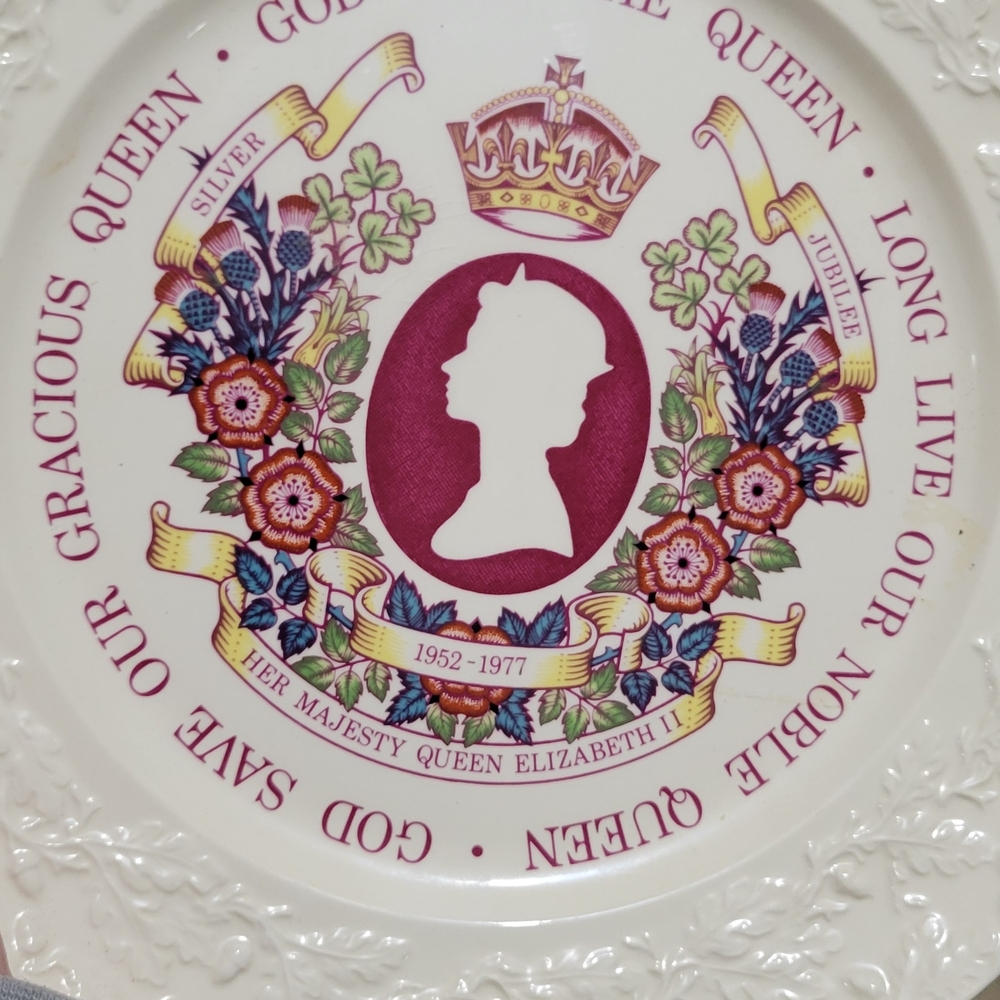 Commemorative Queen Elizabeth II Plate - 10" 1977
